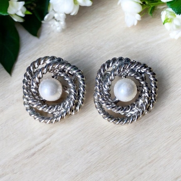 Vintage Twisted Knot Circular Silver tone Pearl Pierced Earrings. - Picture 1 of 4